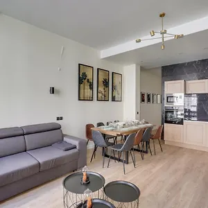 175 Lea - Superb In , Paris France